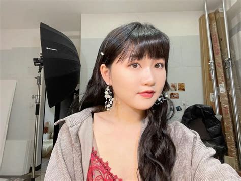 台AV女優田井虹「想帶砲友入行」超狂背景起底！羞認私下情 .
